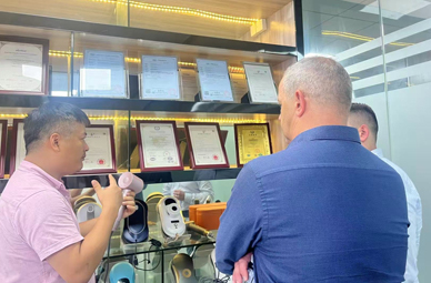 Hersteller von Fensterputzrobotern