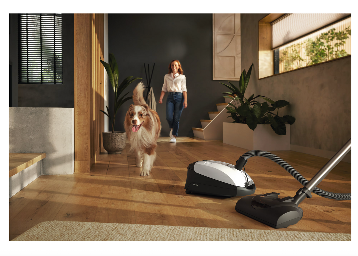 Miele Classic C1 Cat & Dog PowerLine Bodenstaubsauger – Lotuswei&szlig;
